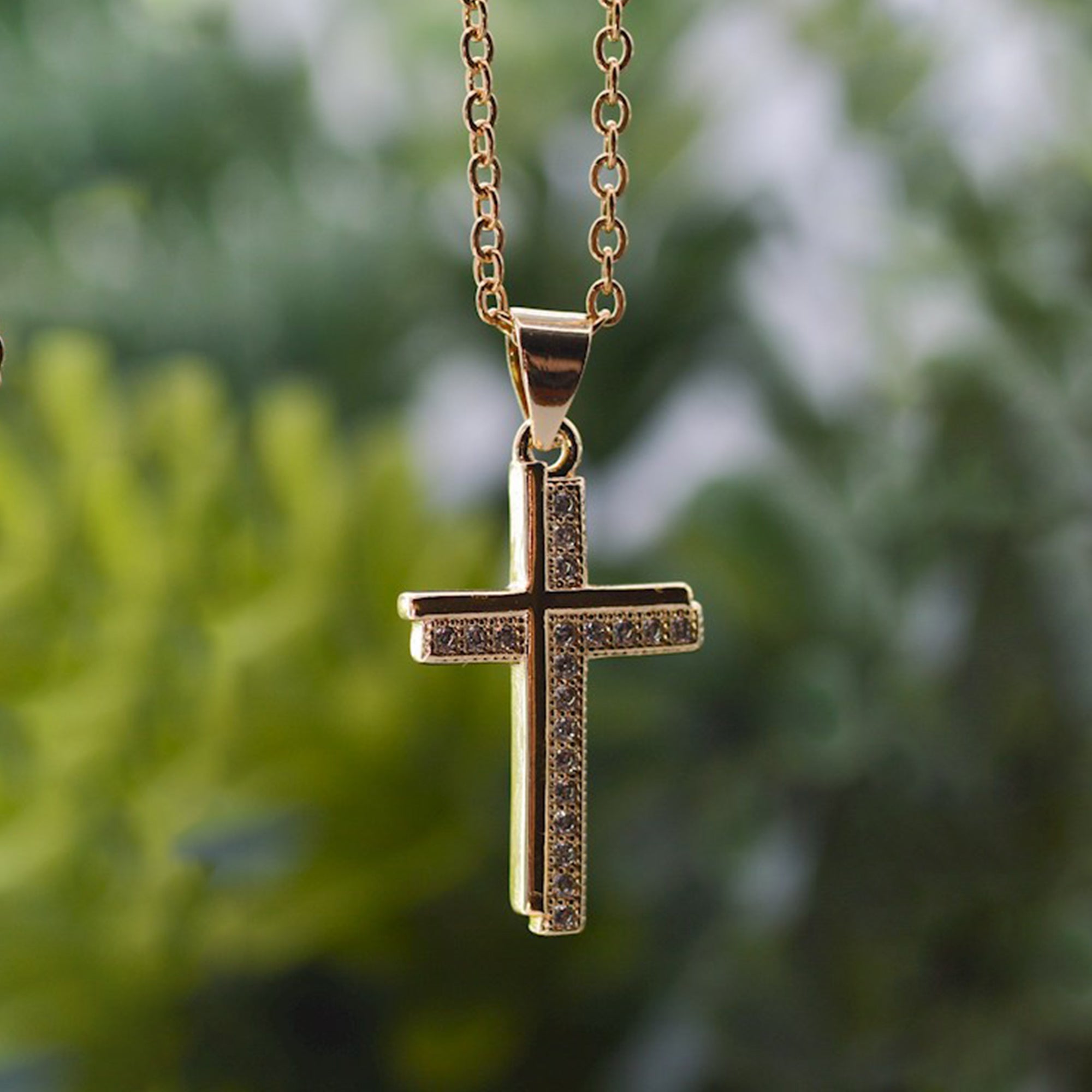 Necklace-Eden-Merry-Cross-Gold.jpg